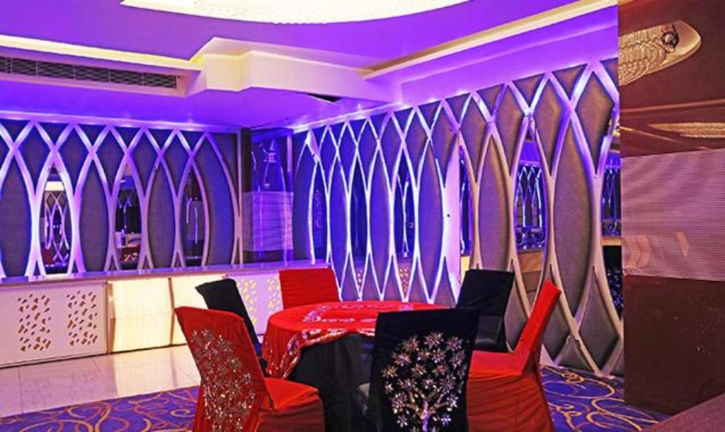 Posezení v ubytování FabHotel Ronald Inn