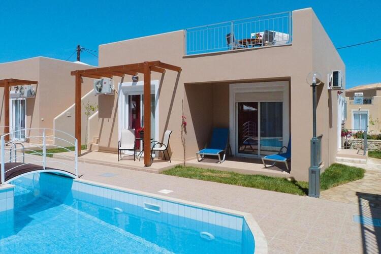 Bazén v ubytování Villa in Nopigia with shared pool nebo v jeho okolí