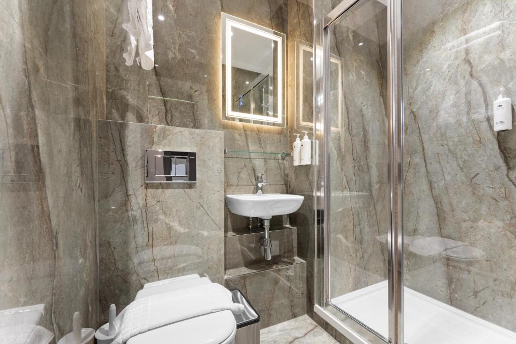 Cleveland Residences Russell Square - Deluxe King Studio