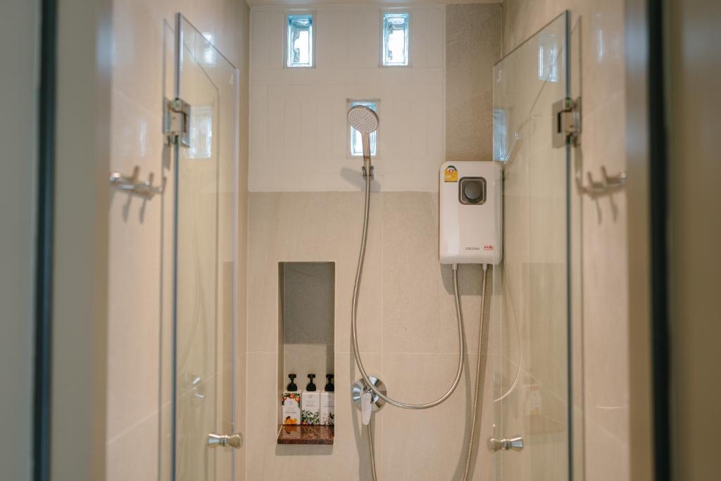 Angmo Hostel by Amaka - 13