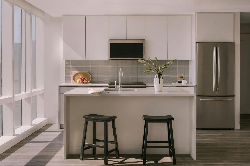Kuchyň nebo kuchyňský kout v ubytování Sonder by Marriott Bonvoy Pierce Boston Apartments Fenway