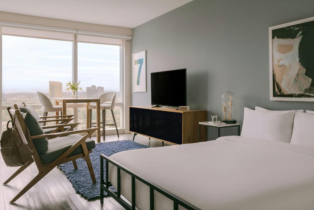 TV a/nebo společenská místnost v ubytování Sonder by Marriott Bonvoy Pierce Boston Apartments Fenway
