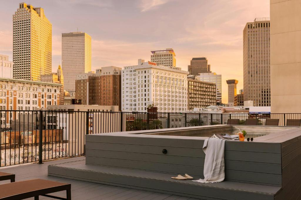 Ein Balkon oder eine Terrasse in der Unterkunft Sonder by Marriott Bonvoy The Schaeffer Apartments French Quarter
