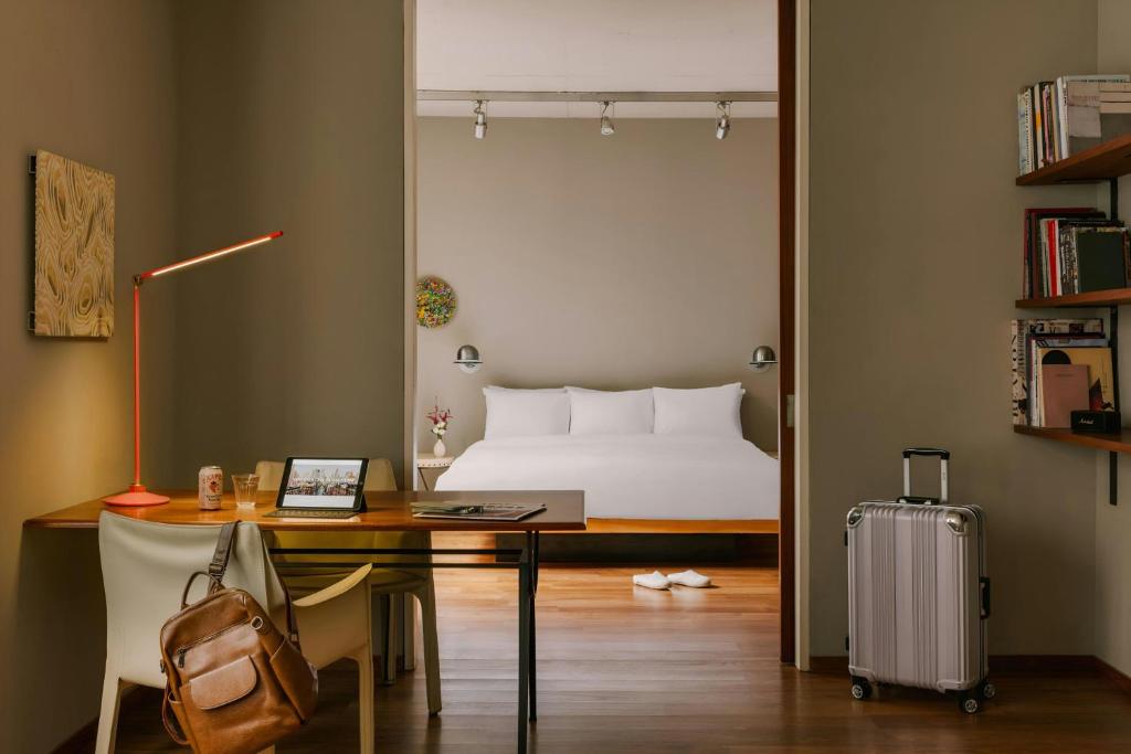 Postel nebo postele na pokoji v ubytování Chambers Hotel Central Park South, Sonder by Marriott Bonvoy