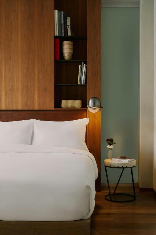 Postel nebo postele na pokoji v ubytování Chambers Hotel Central Park South, Sonder by Marriott Bonvoy