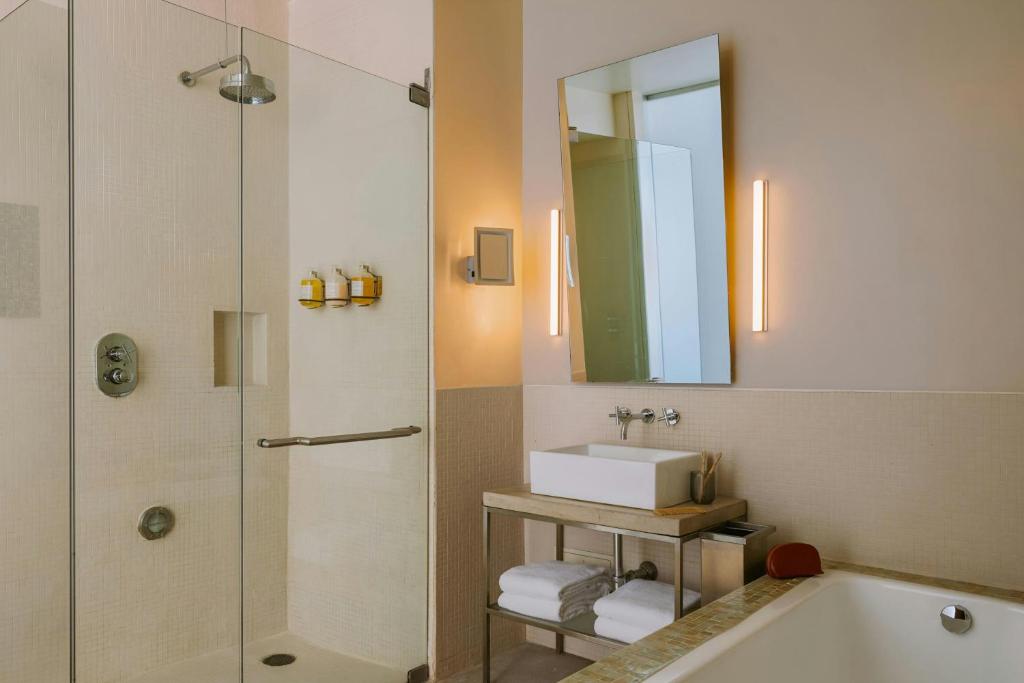 Koupelna v ubytování Chambers Hotel Central Park South, Sonder by Marriott Bonvoy