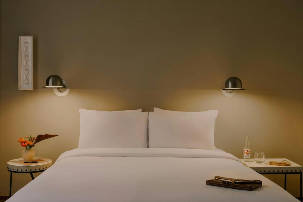 Postel nebo postele na pokoji v ubytování Chambers Hotel Central Park South, Sonder by Marriott Bonvoy