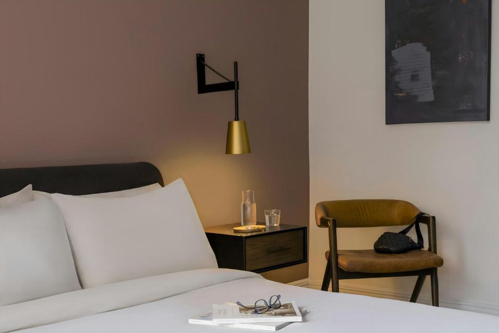 Cama ou camas em um quarto em Flatiron Hotel, Sonder by Marriott Bonvoy