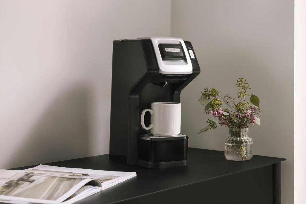 Comodidades para preparar café e chá em Flatiron Hotel, Sonder by Marriott Bonvoy