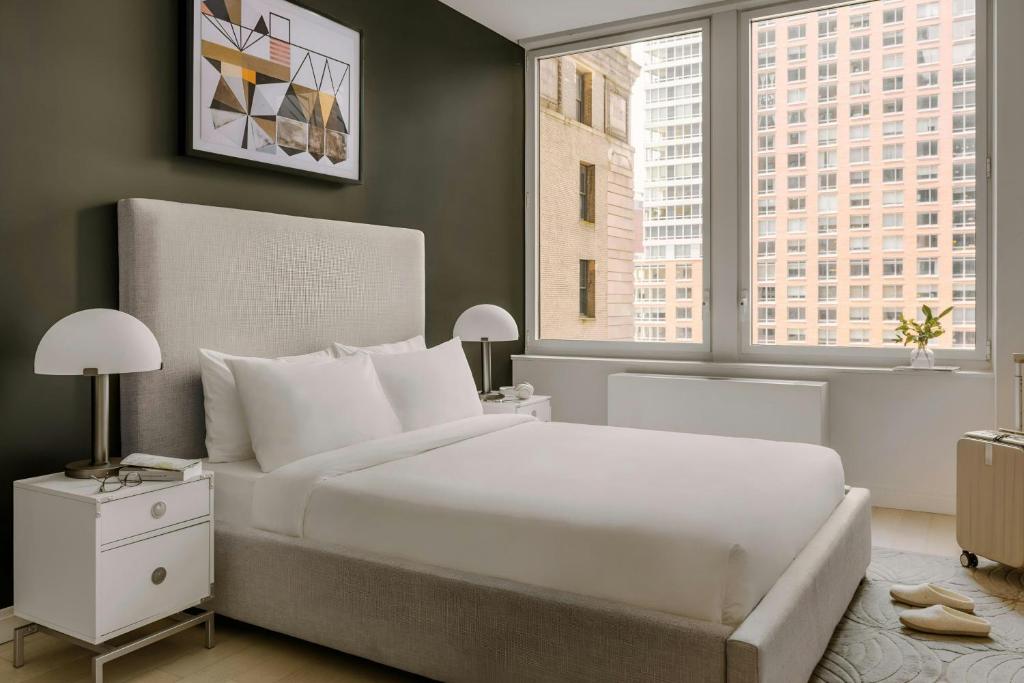 Postel nebo postele na pokoji v ubytování Sonder by Marriott Bonvoy Battery Park Apartments Financial District