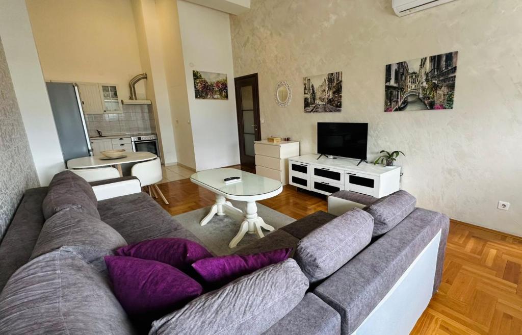 a living room with a couch and a table at Apartment City kvart in Podgorica