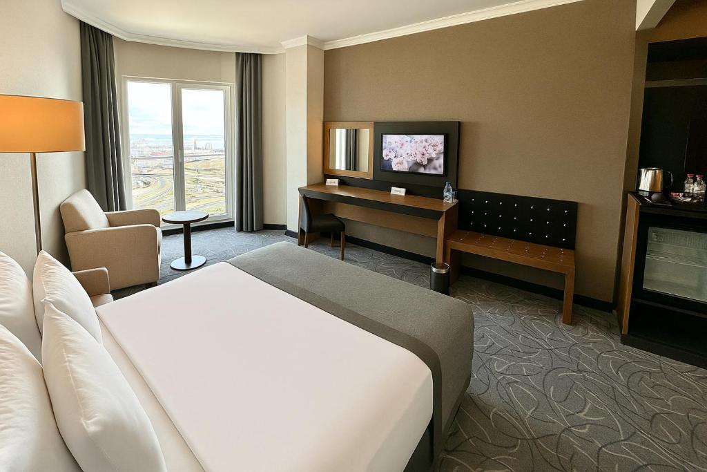 Ramada by Wyndham Tekirdağ - Deluxe King Sea And City View Non Smoking