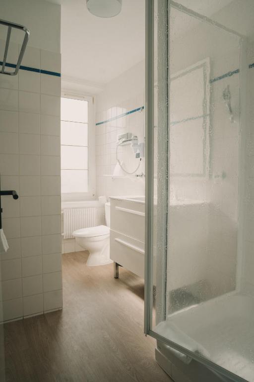 Koupelna v ubytování L'Armoric Hôtel - RÉNOVÉ
