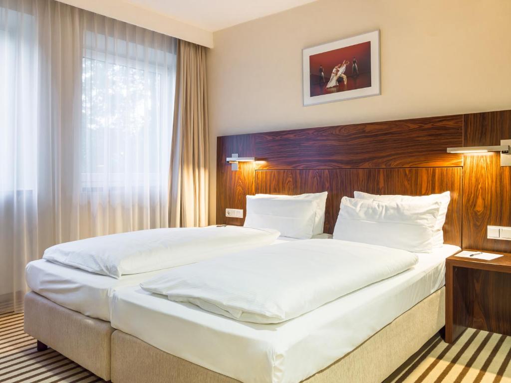 Postel nebo postele na pokoji v ubytování Hotel an der Oper