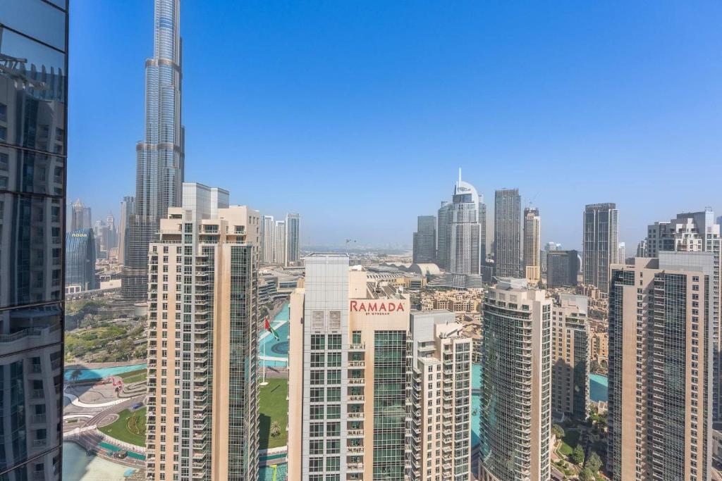 Vista generica su Dubai o vista sulla città dall'interno dell'appartamento