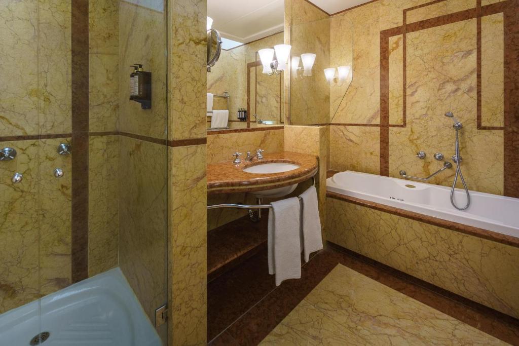 Eurostars Hotel Excelsior - Resim 3