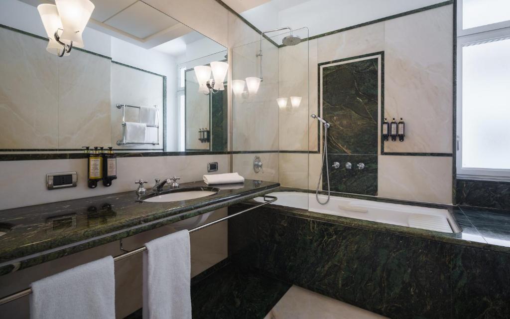 Eurostars Hotel Excelsior - Superior Triple Room