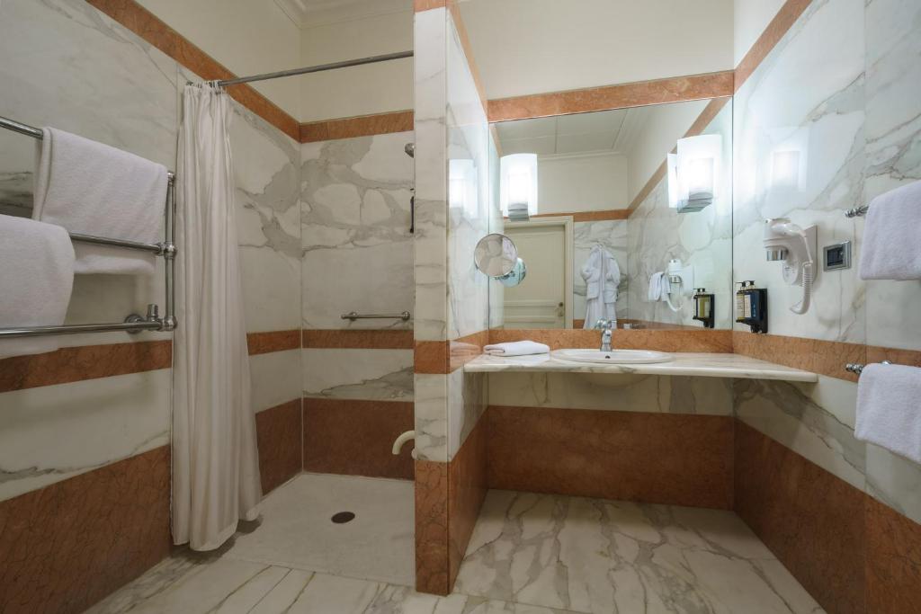 Eurostars Hotel Excelsior - Family Double Room