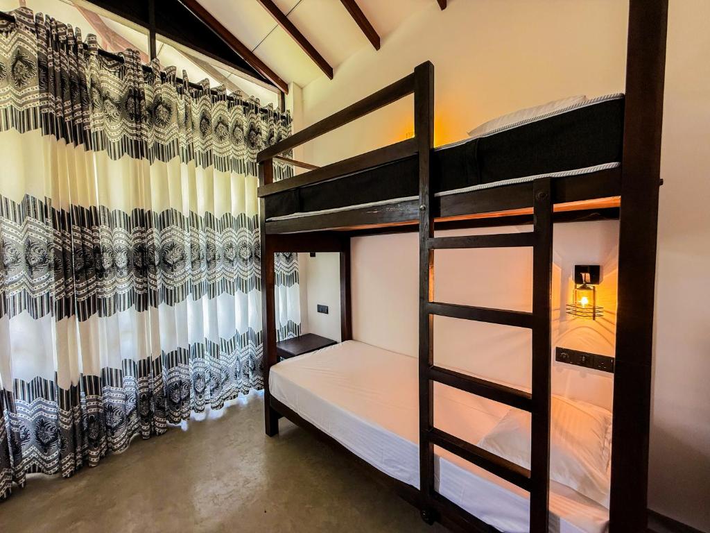 Postel nebo postele na pokoji v ubytování Go Yala Hostel