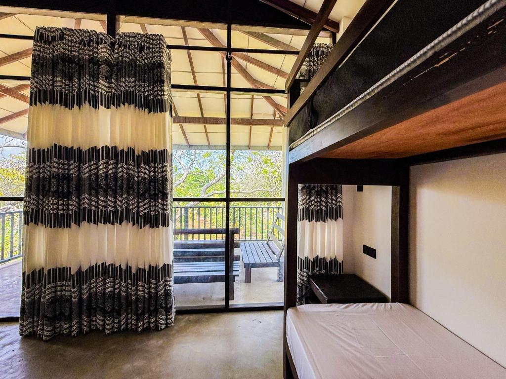 Postel nebo postele na pokoji v ubytování Go Yala Hostel