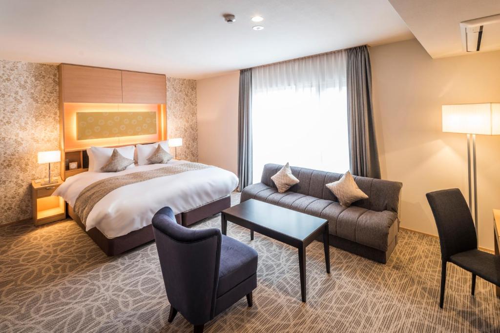 Postel nebo postele na pokoji v ubytování Kyoto Shinmachi Rokkaku Hotel grandereverie