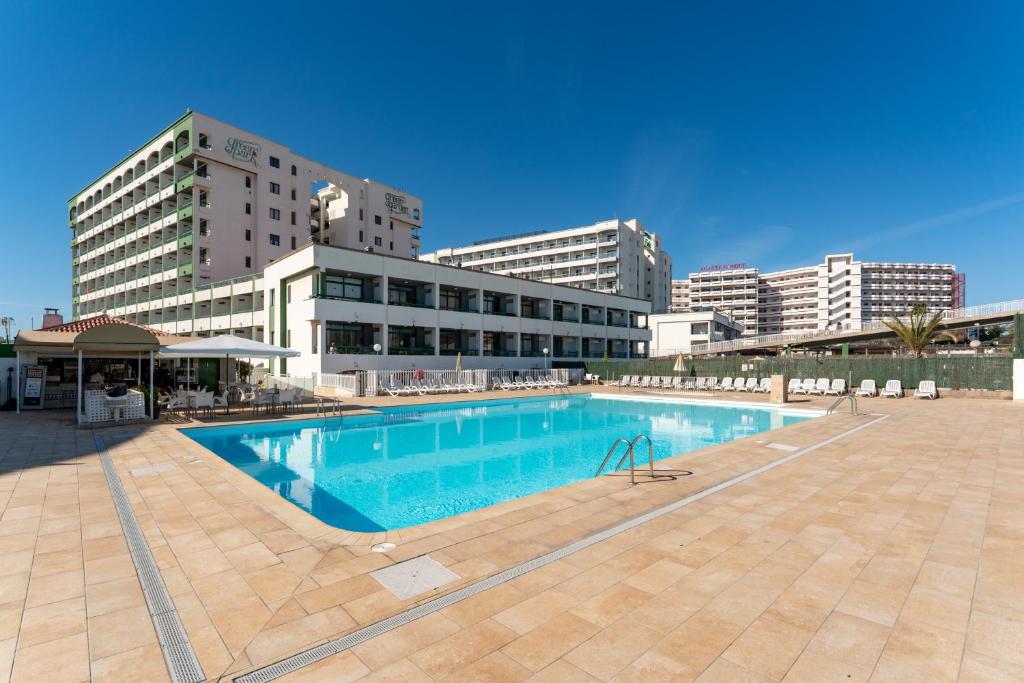 a large swimming pool in front of a building at RT-Green Park in Playa del Ingles