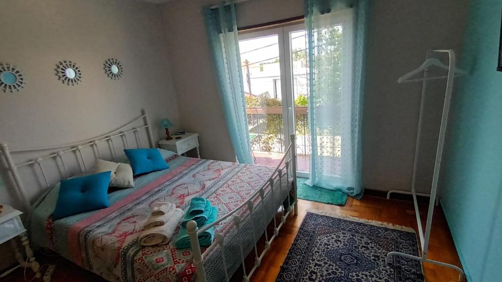 Postel nebo postele na pokoji v ubytování Morada do Ultramar