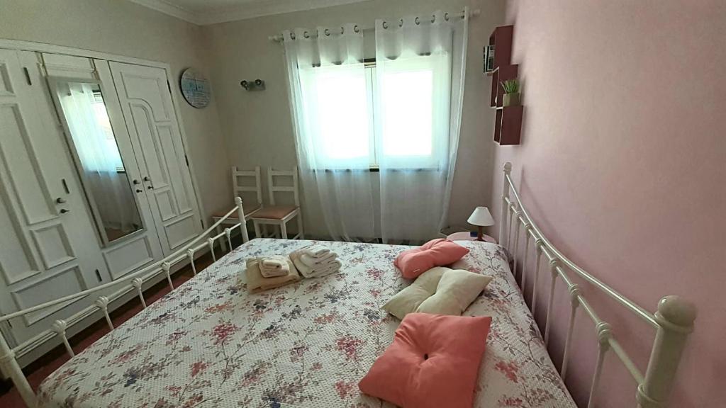 Postel nebo postele na pokoji v ubytování Morada do Ultramar