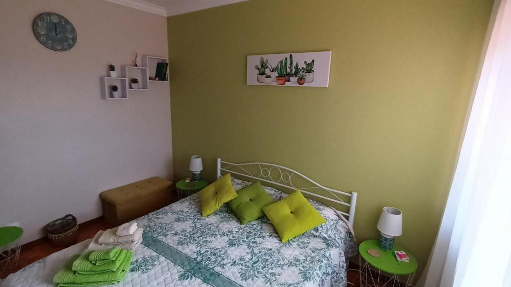 Postel nebo postele na pokoji v ubytování Morada do Ultramar