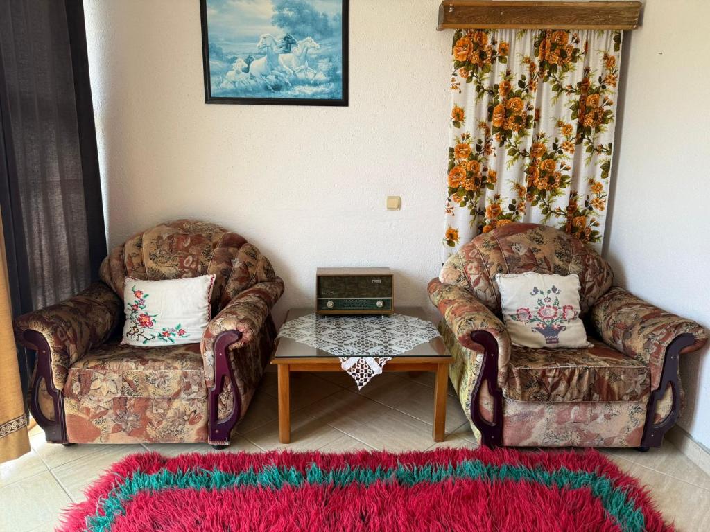 Posezení v ubytování Prespa`s Balcony Guesthouse