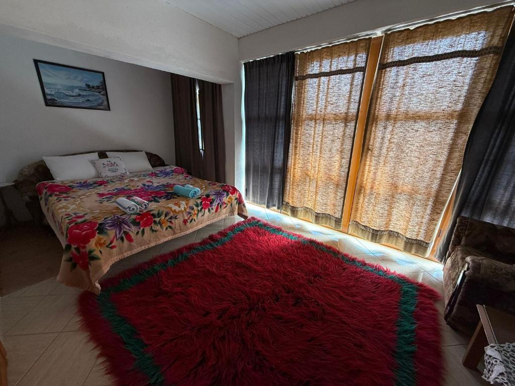 Postel nebo postele na pokoji v ubytování Prespa`s Balcony Guesthouse