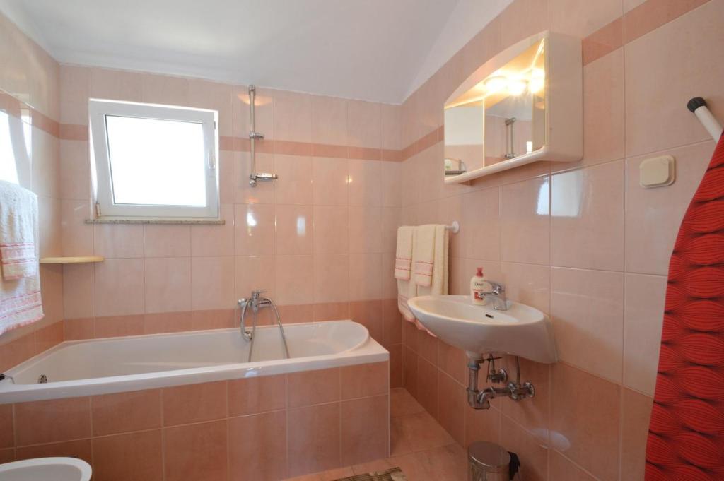 Kúpeľňa v ubytovaní House Orhideja