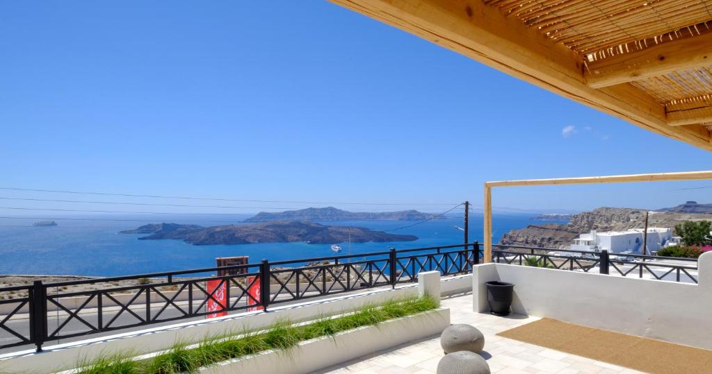 Gallery image of IfestAu.4 Suites in Fira