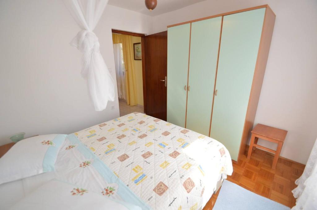 Franka 1 Apartment with terrace near the Beach, Artatore Mali Lošinj