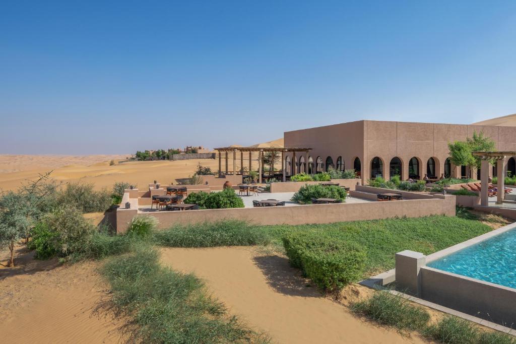 Bazén v ubytování Bab Al Nojoum Bateen Liwa nebo v jeho okolí