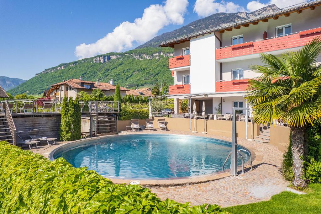 Nespecifikovaný výhled na hory nebo výhled na hory při pohledu z hotelu