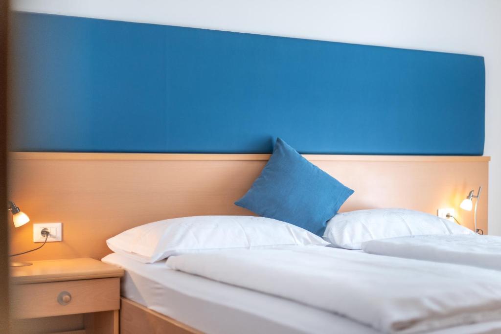 Postel nebo postele na pokoji v ubytování B&B Garni Erika