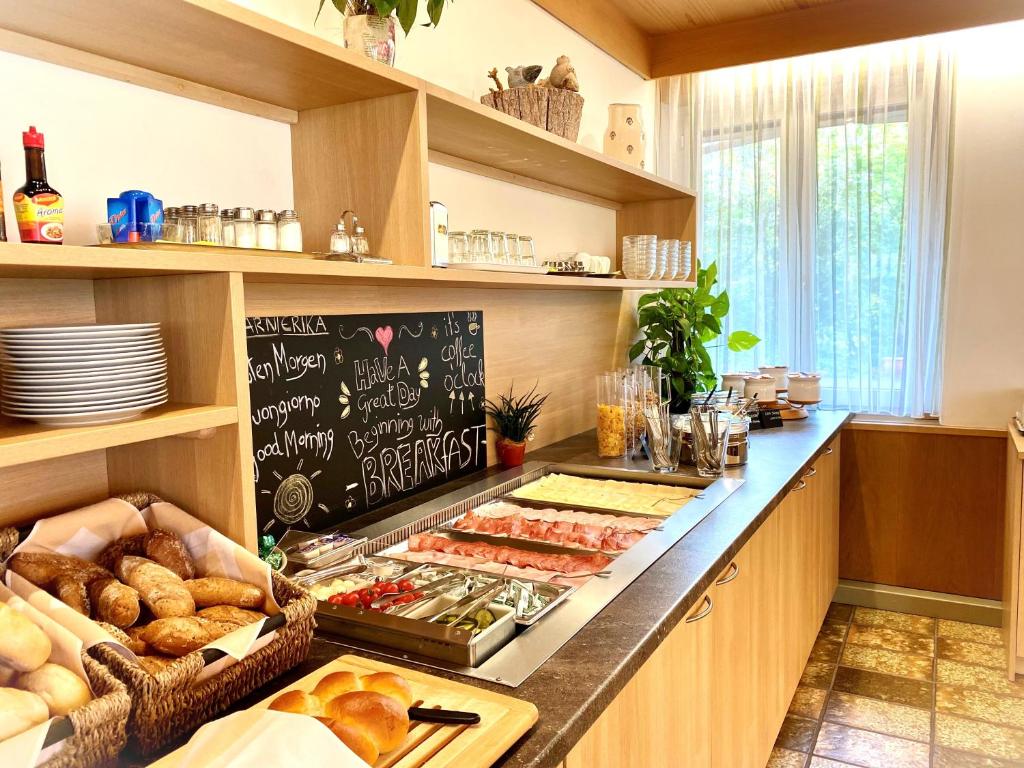 Kuchyň nebo kuchyňský kout v ubytování B&B Garni Erika