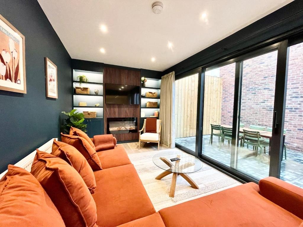 Χώρος καθιστικού στο Barton Suites Luxury Home 1 of 2 Sleeps 6