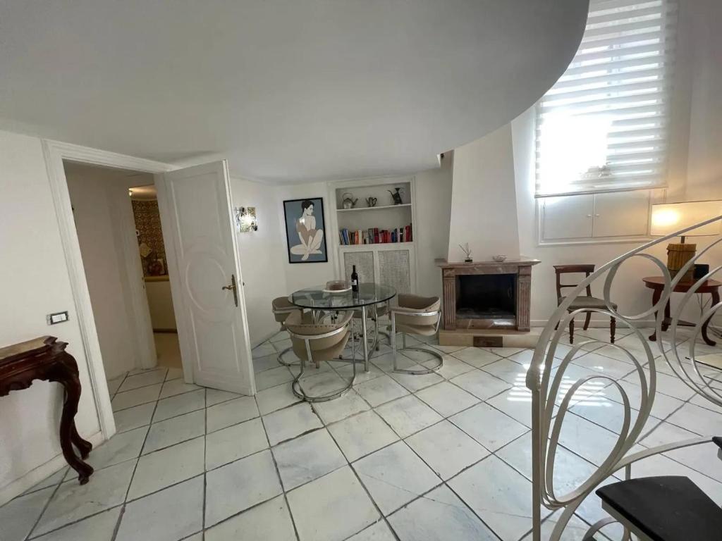 Posedenie v ubytovaní Comfortable Apartment in the Heart of Rome, 65m², City View