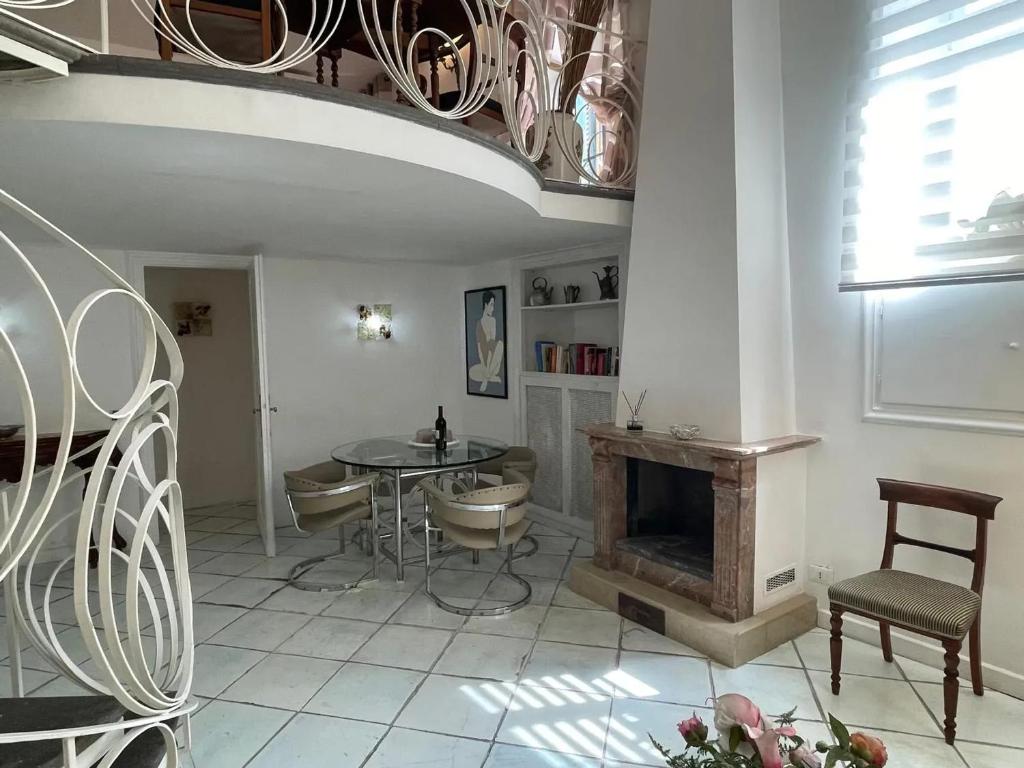 Posedenie v ubytovaní Comfortable Apartment in the Heart of Rome, 65m², City View
