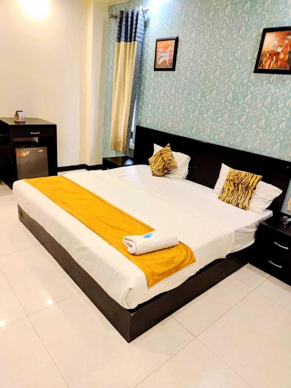 Postel nebo postele na pokoji v ubytování Premium Stays In Paschim Vihar