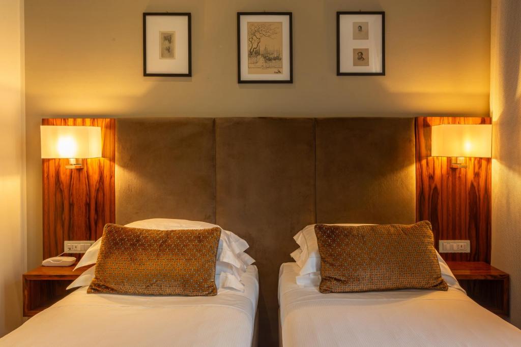 Postel nebo postele na pokoji v ubytování Hotel Embassy