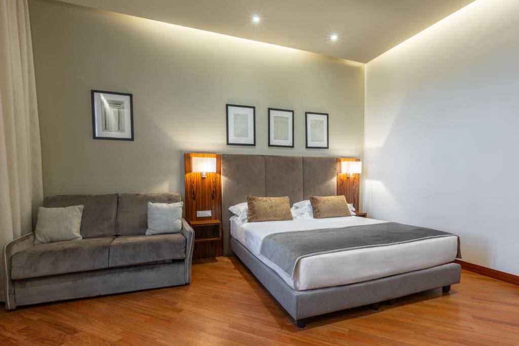 Postel nebo postele na pokoji v ubytování Hotel Embassy