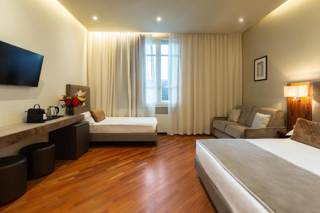Postel nebo postele na pokoji v ubytování Hotel Embassy