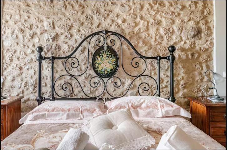 a bedroom with a bed with a black head board at Athena Casa Vacanze in Campello sul Clitunno