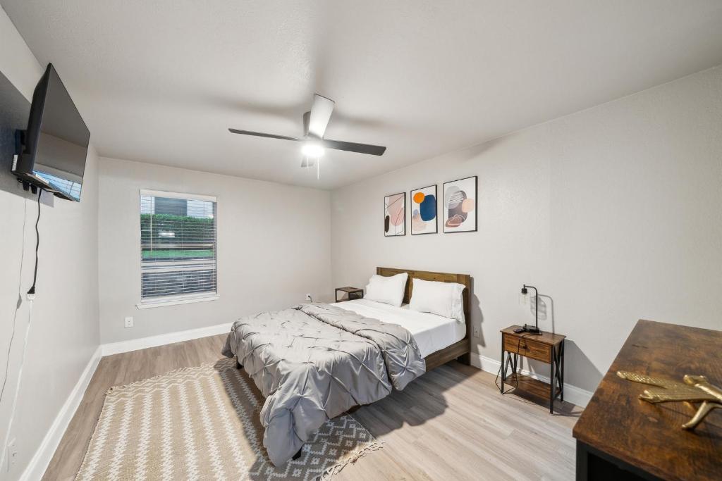 a bedroom with a bed and a ceiling fan at The Chandler 412 I Spacious 1 Bed 1 Bath in Grand Prairie
