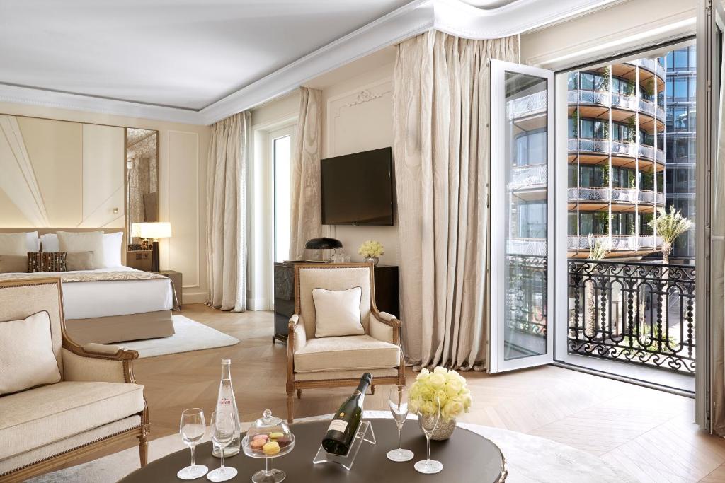 TV a/nebo společenská místnost v ubytování Hôtel de Paris Monte-Carlo