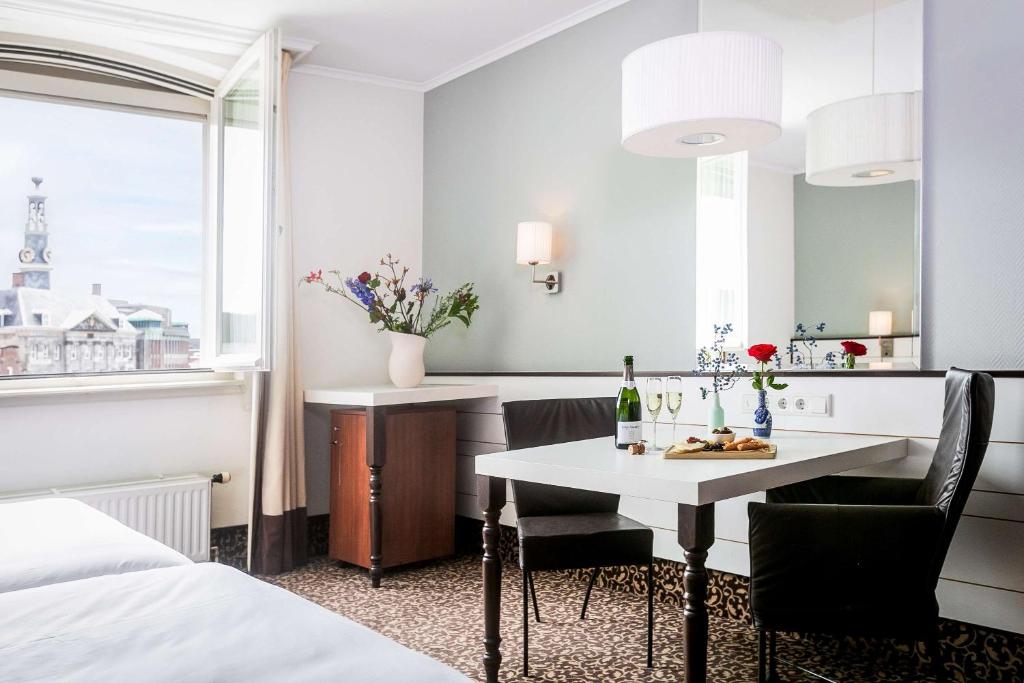 Postel nebo postele na pokoji v ubytování Golden Tulip Hotel Central