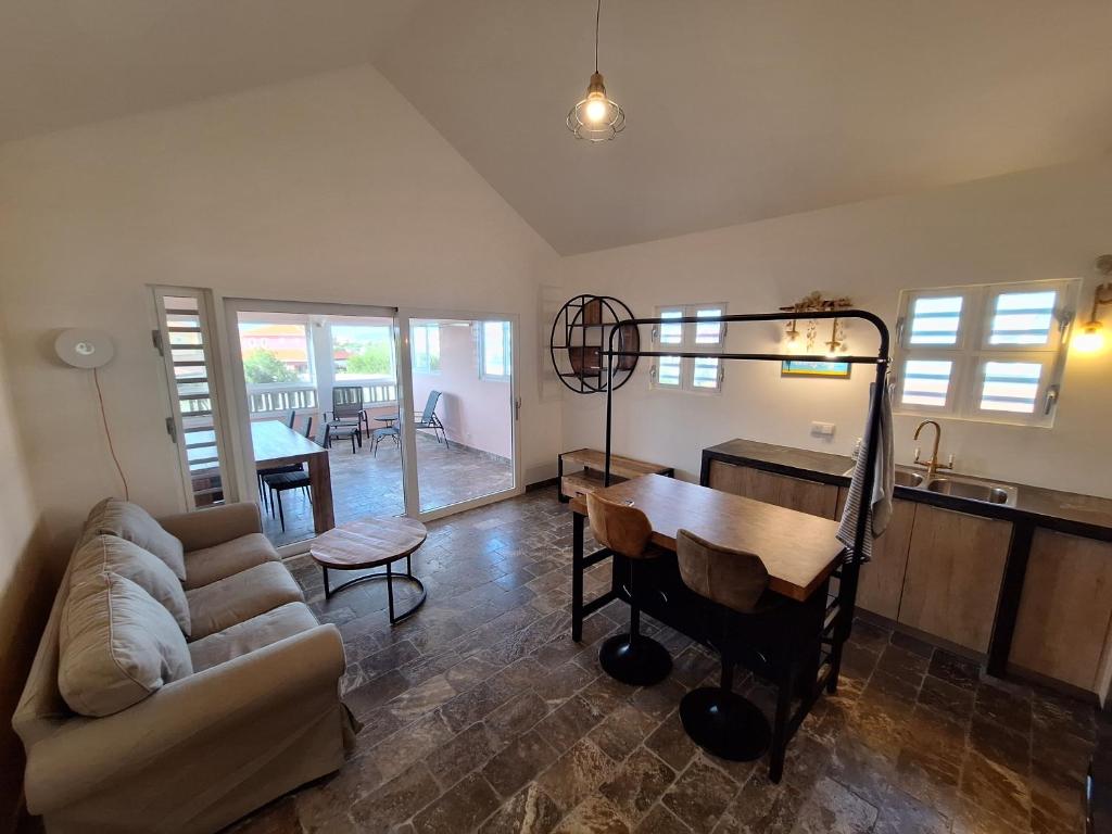 Χώρος καθιστικού στο Watervillas Breezy Bay